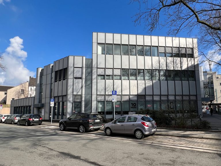 CUBION vermittelt Mietvertrag für rund 425 m² Gewerbefläche an den Rhein Ruhr Bildungsverein in Gelsenkirchen. Die neue Fläche unterstützt die Erweiterung der Bildungsangebote des Vereins.