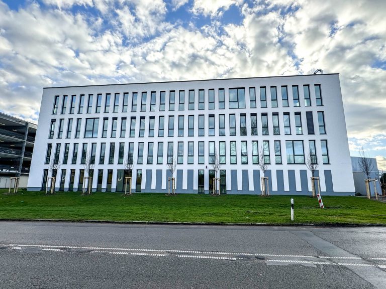 CUBION vermittelt rund 335 m² Bürofläche am Beykozplatz 5 in Mülheim an der Ruhr an die Kanzlei Duckscheer und Partner. Die Rechtsanwälte und Notare beziehen moderne, energieeffiziente Flächen in zentraler Lage am Flughafen Essen/Mülheim.
