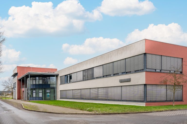 CUBION vermittelt rund 550 m² Bürofläche an die RV-Group in Castrop-Rauxel (Erinstraße 14). Flexible Raumstruktur, verkehrsgünstig nahe A42/B235; Vertragsabschluss binnen zwei Monaten.