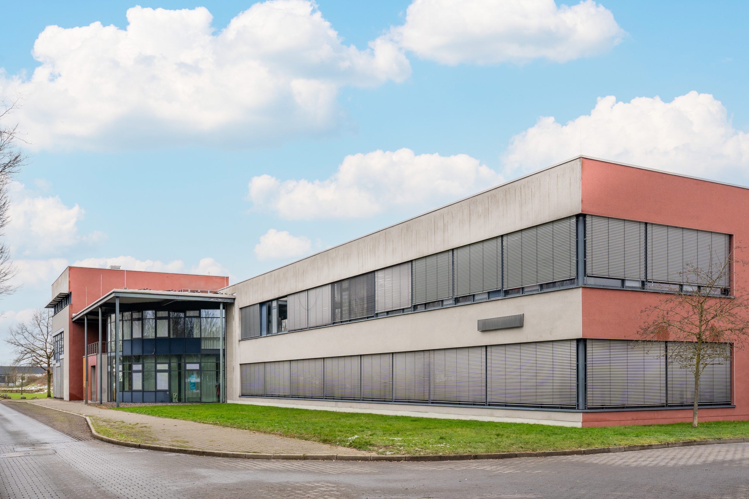 CUBION vermittelt rund 550 m² Bürofläche an die RV-Group in Castrop-Rauxel (Erinstraße 14). Flexible Raumstruktur, verkehrsgünstig nahe A42/B235; Vertragsabschluss binnen zwei Monaten.