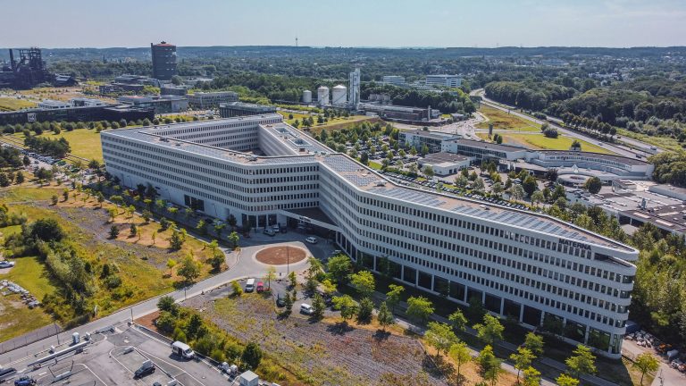 CUBION vermittelt rund 1.300 m² Bürofläche an die Morpheus Logistik GmbH in Dortmund. Der neue Standort in der Robert-Schuman-Straße 20 bietet moderne Ausstattung, flexible Raumkonzepte und optimale Verkehrsanbindung im Ruhrgebiet.
