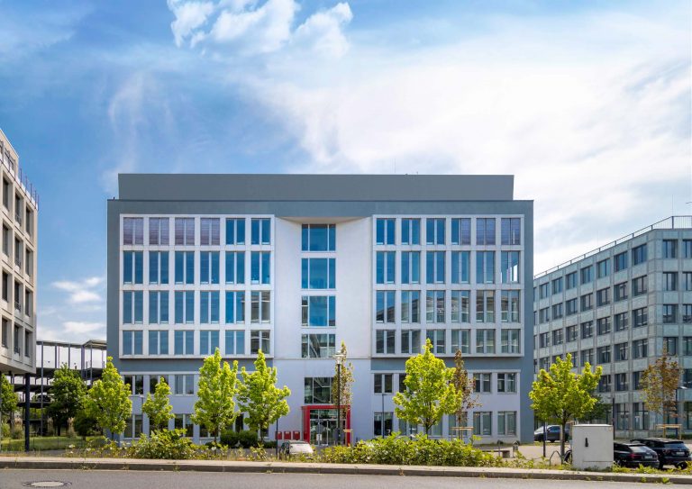 AVIATICS mietet rund 800 m² Bürofläche in der Wanheimer Straße 68 nahe des Düsseldorfer Flughafens. CUBION beriet das Luftfahrt-Beratungsunternehmen exklusiv beim Such- und Anmietungsprozess.