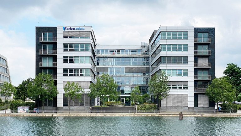 CUBION vermittelt rund 571 m² Bürofläche an die BUG Verkehrsbau GmbH im Duisburger Innenhafen. Das bundesweit tätige Unternehmen für Infrastruktur- und Verkehrsbau stärkt damit seine Präsenz im Ruhrgebiet.