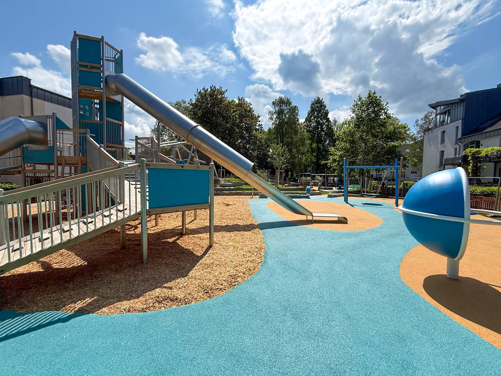 Der inklusive Spielplatz der Rolli Rockers Sprösslinge in Mülheim steht kurz vor der Eröffnung. CUBION unterstützt das besondere Projekt als Hauptsponsor.