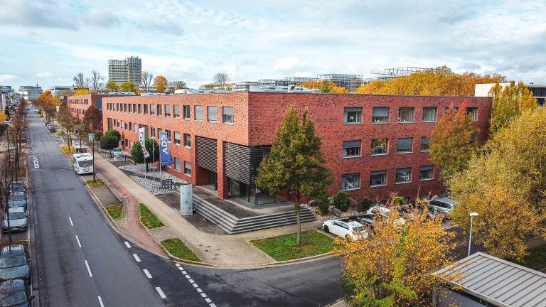 Die CUBION Immobilien AG hat erfolgreich zwei Mietvertragsabschlüsse über insgesamt rd. 690 m² Bürofläche in der Stockholmer Allee 32a–c in Dortmund vermittelt.