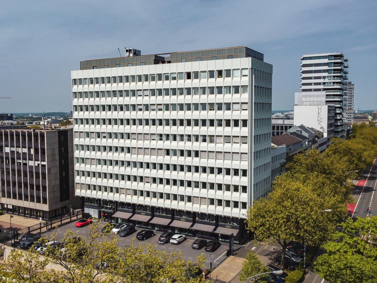 Titelbild - Sky 82 -
attraktive und modernisierte Bürofläche im Südviertel!